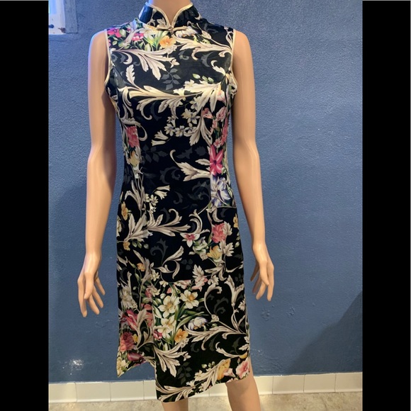 Dress - Picture 2 of 4